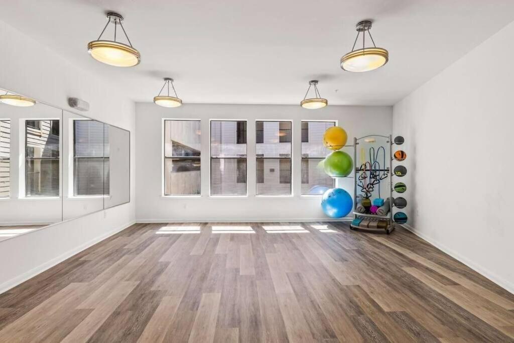 Lux 1B Near Downtown Apartment Austin Exterior photo