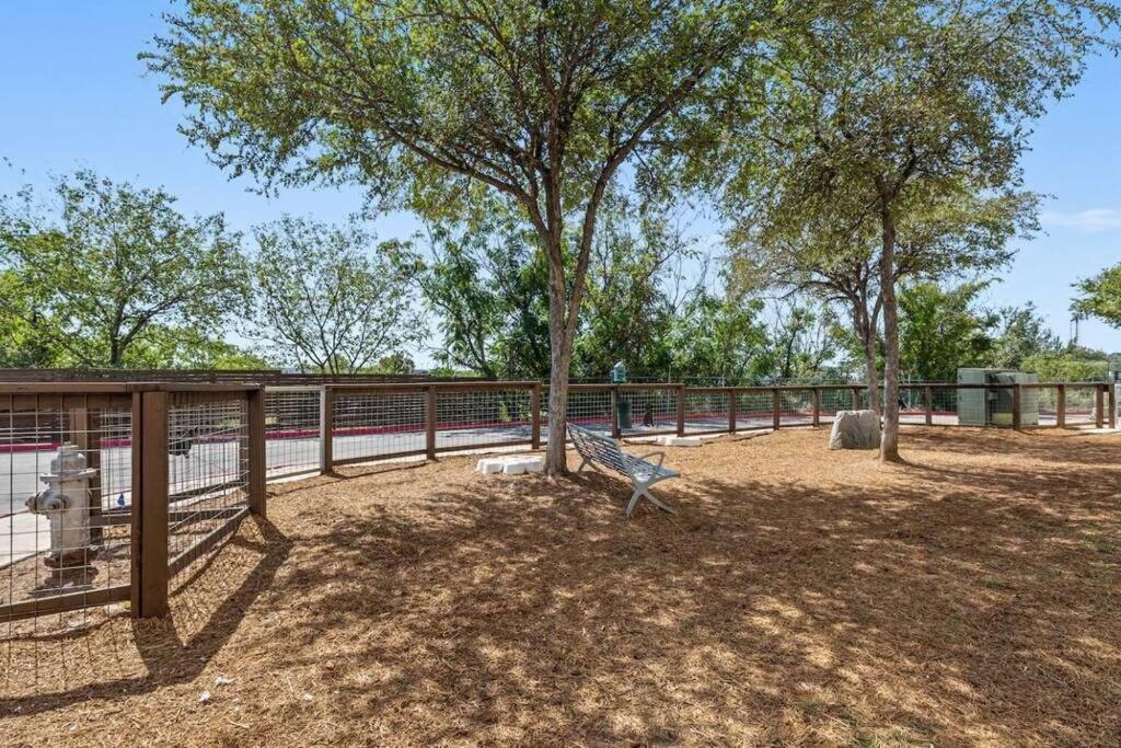 Lux 1B Near Downtown Apartment Austin Exterior photo