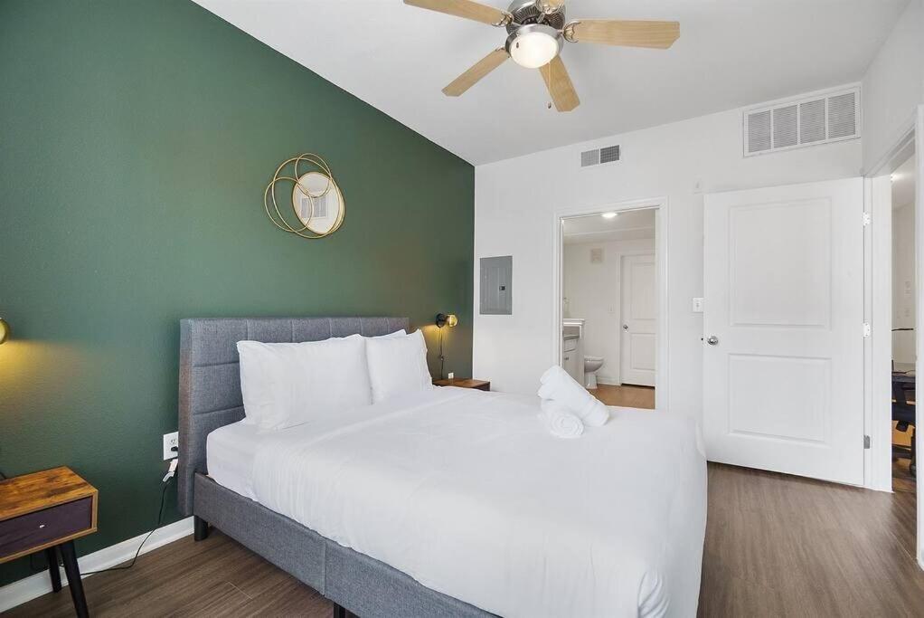 Lux 1B Near Downtown Apartment Austin Exterior photo