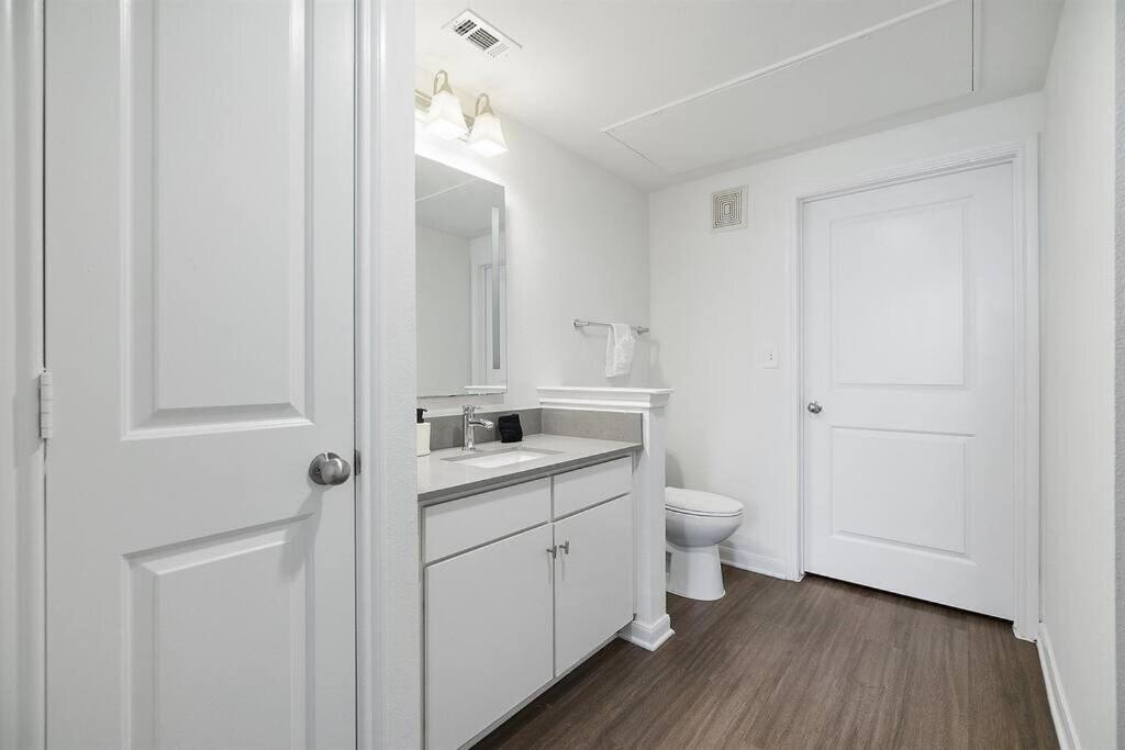 Lux 1B Near Downtown Apartment Austin Exterior photo