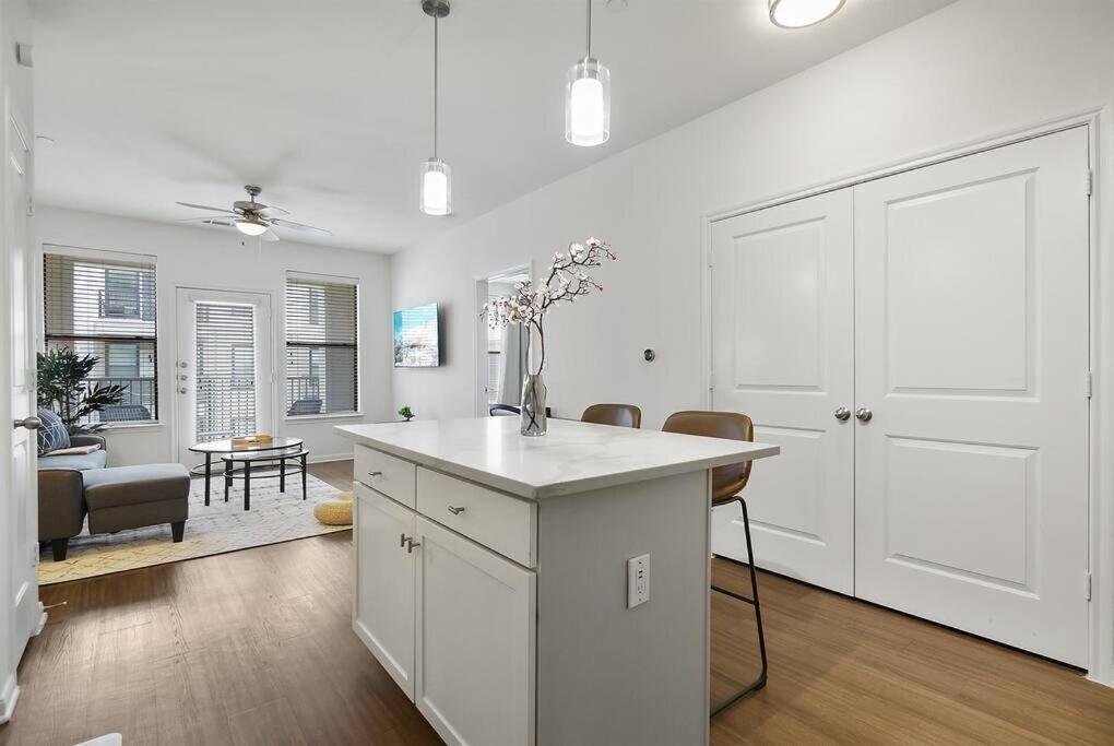 Lux 1B Near Downtown Apartment Austin Exterior photo