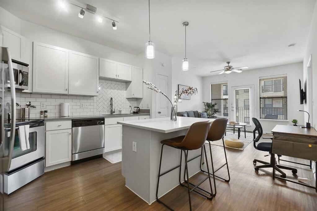 Lux 1B Near Downtown Apartment Austin Exterior photo